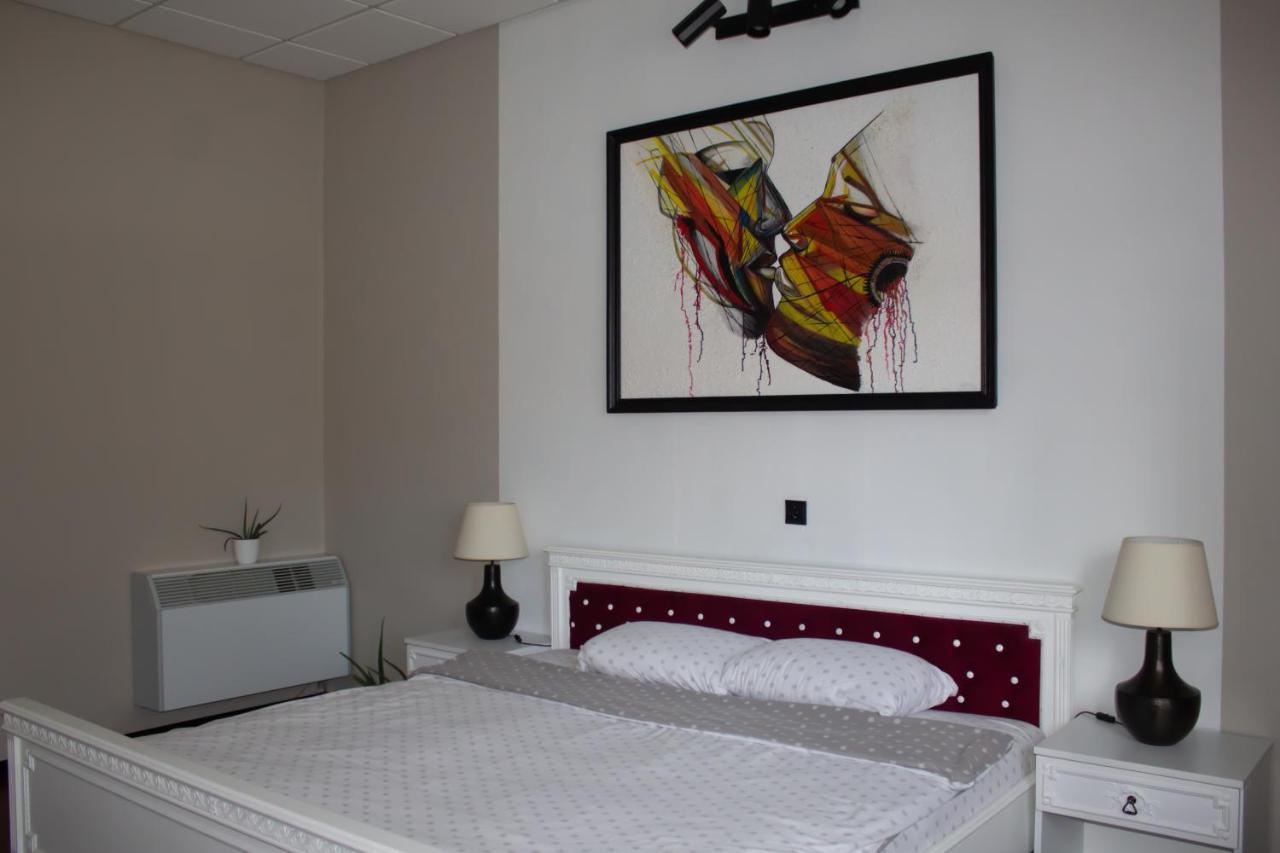 Yox Apartment 1 Oradea Buitenkant foto