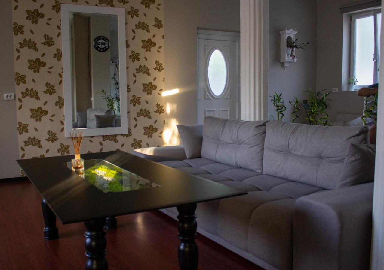 Yox Apartment 1 Oradea Buitenkant foto