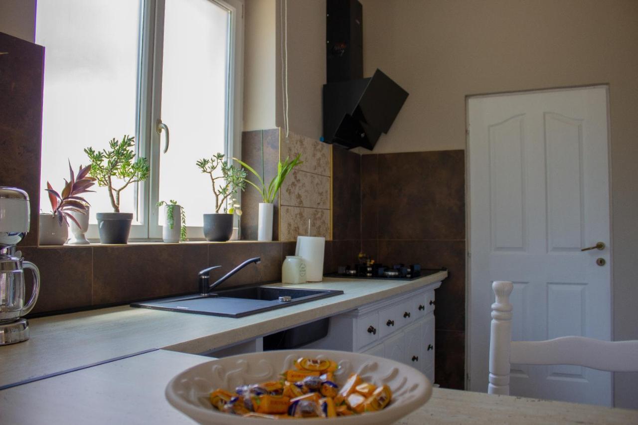 Yox Apartment 1 Oradea Buitenkant foto