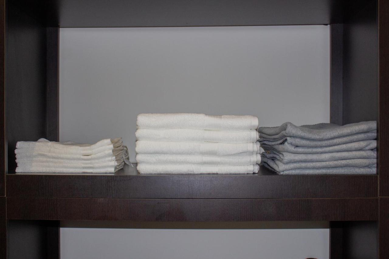 Yox Apartment 1 Oradea Buitenkant foto