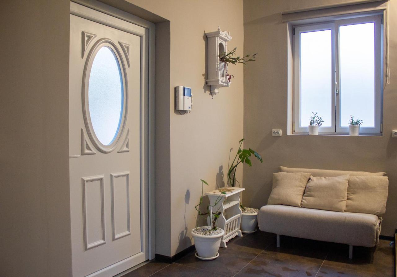 Yox Apartment 1 Oradea Buitenkant foto