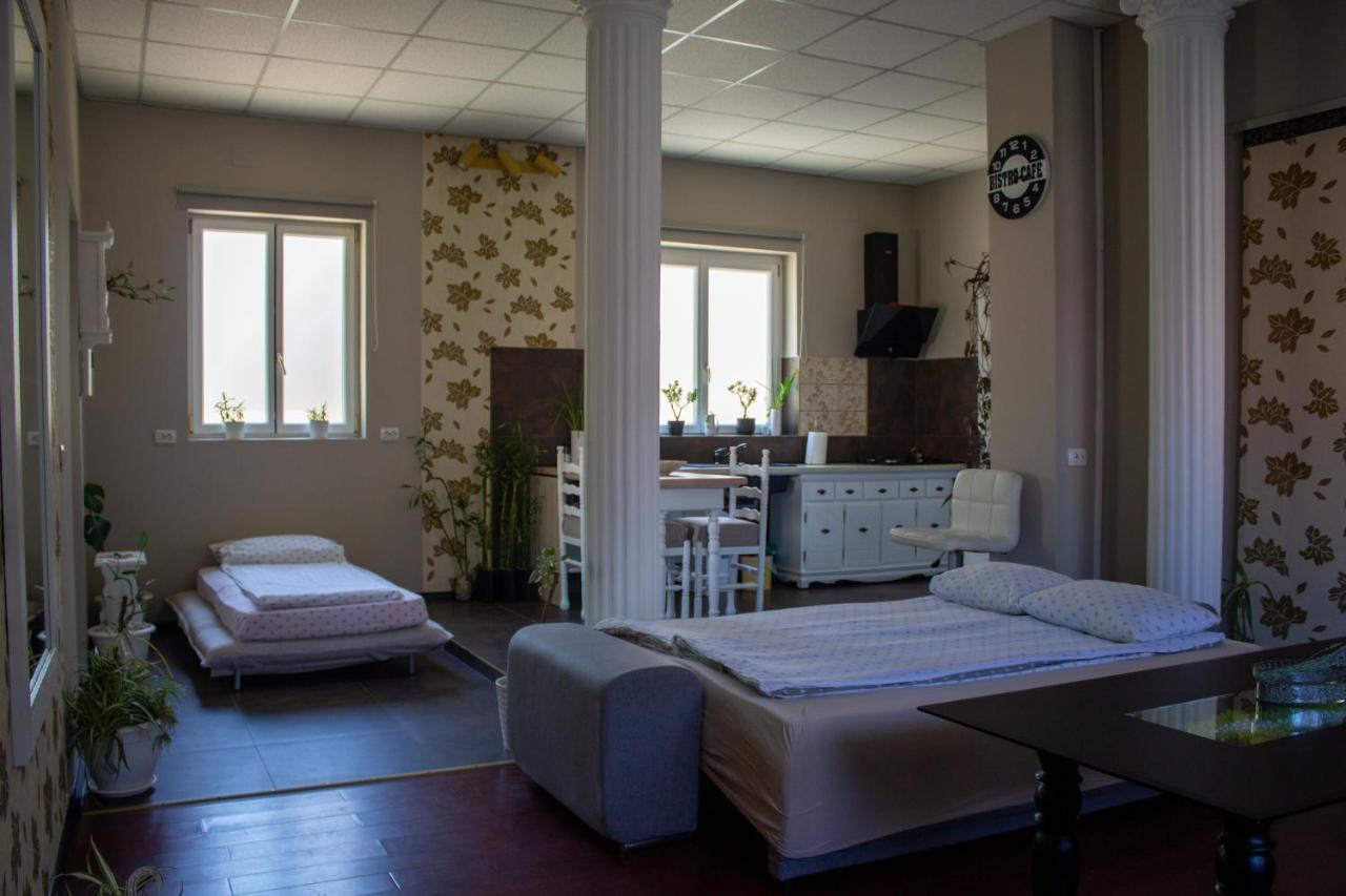 Yox Apartment 1 Oradea Buitenkant foto
