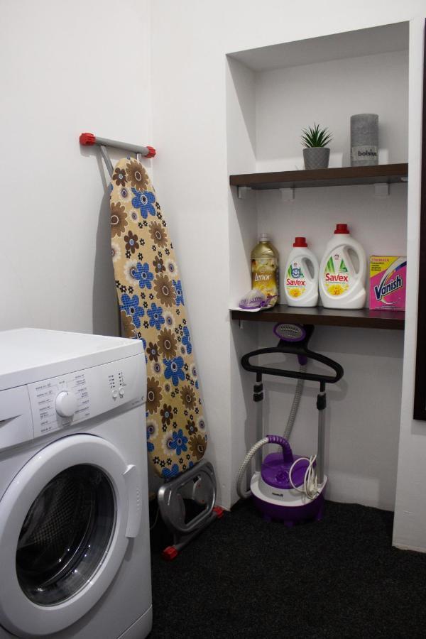 Yox Apartment 1 Oradea Buitenkant foto