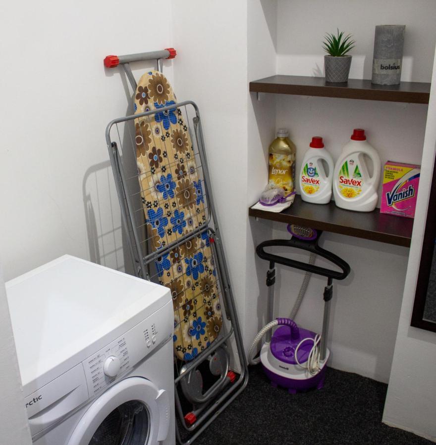 Yox Apartment 1 Oradea Buitenkant foto