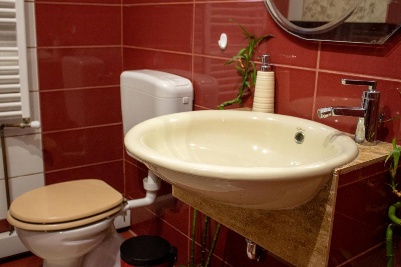 Yox Apartment 1 Oradea Buitenkant foto