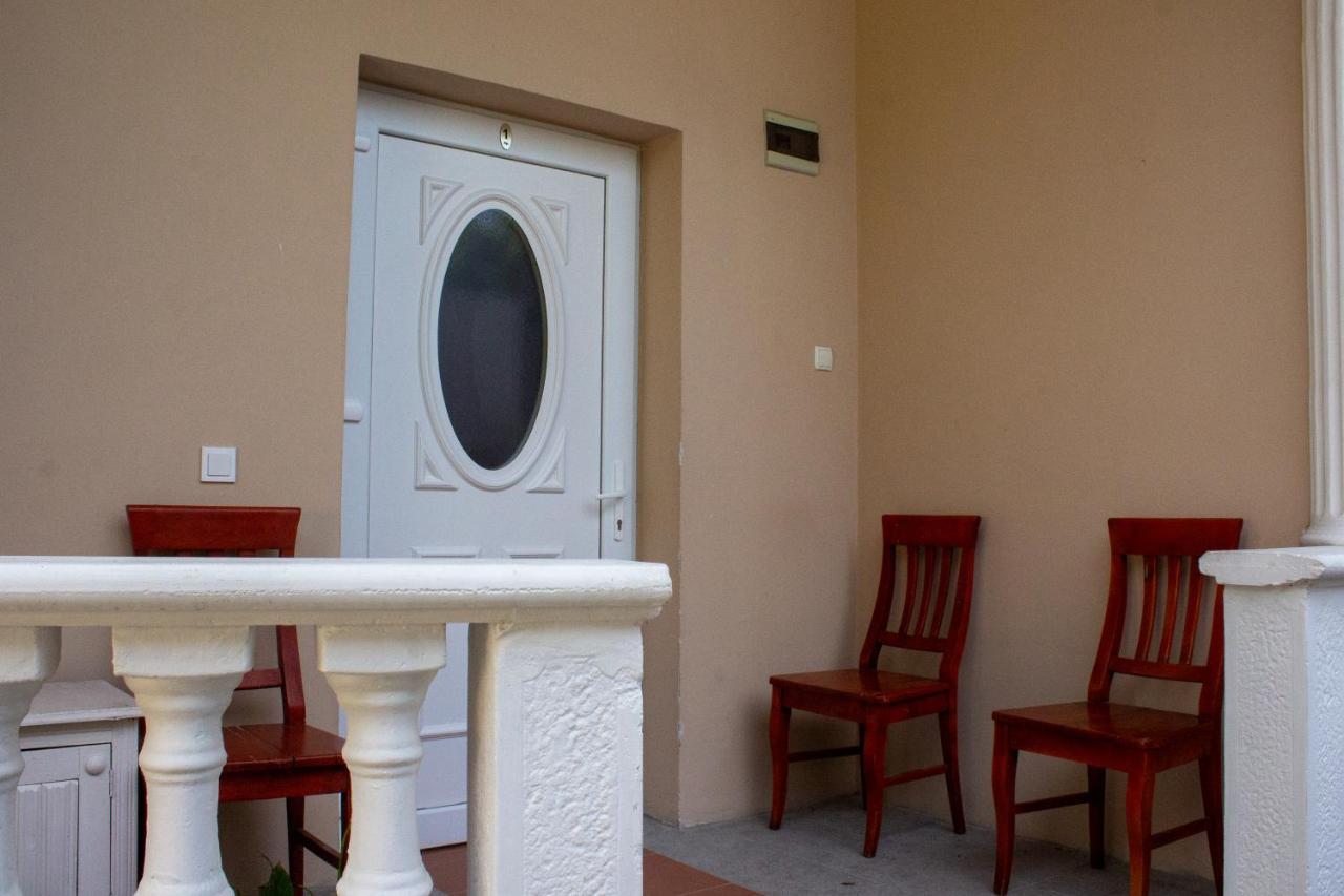 Yox Apartment 1 Oradea Buitenkant foto