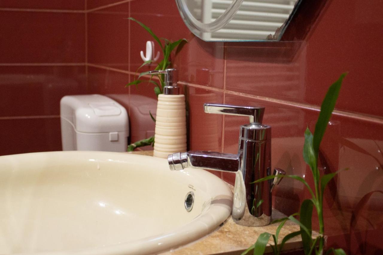 Yox Apartment 1 Oradea Buitenkant foto