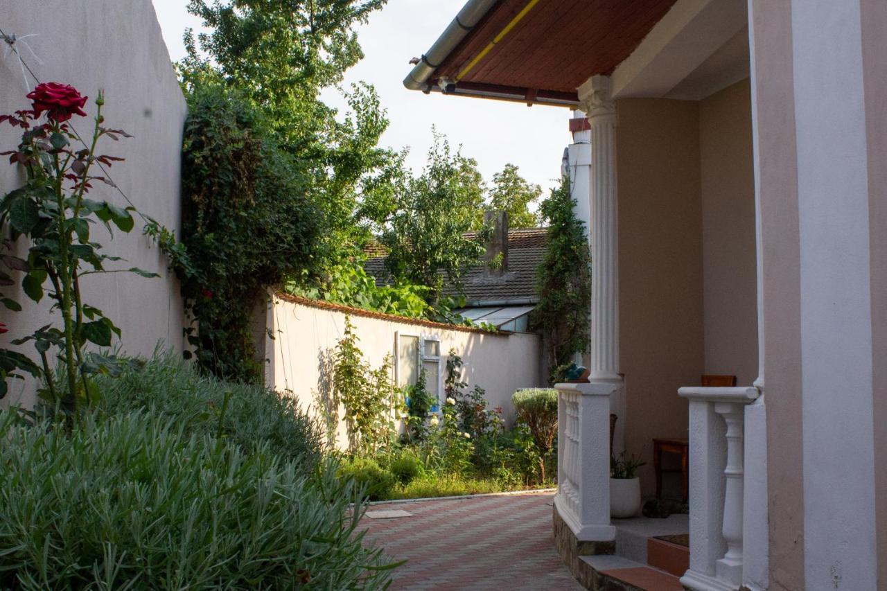 Yox Apartment 1 Oradea Buitenkant foto
